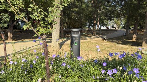 Una de las trampas inteligentes para capturar mosquitos colocada en el parque de Yongdinghe, en Pek�n