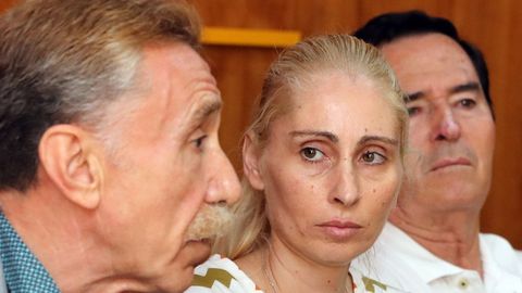 El abogado de los padres de Yremi Vargas, la madre y el abuelo del nio en la rueda de prensa del 2019 para anunciar que pediran la reapertura del caso