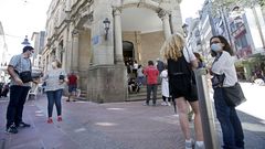 Colas en el edificio de Correos de Pontevedra para solicitar el voto, el pasado d�a 30