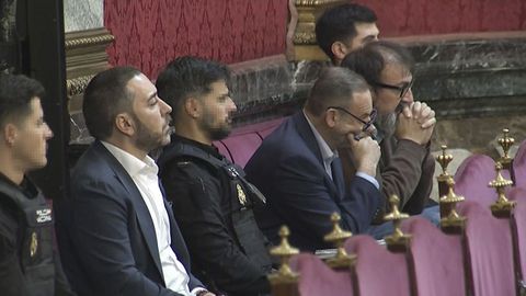 V&iacute;ctor de Aldama, Jos&eacute; Luis &Aacute;balos y Koldo Garc&iacute;a, durante lectura de las informes finales de las partes, en el &uacute;ltimo d&iacute;a del juicio de las mascarillas.