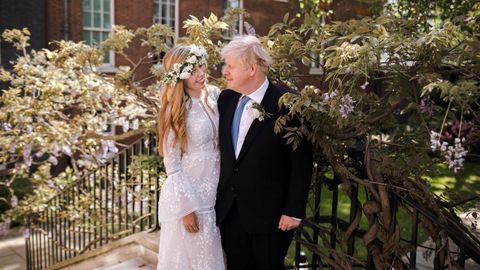 Carrie Symonds y Boris Johnson posan en los jardines del n�mero 10 de Downing Street despu�s de su boda