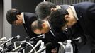 Los directivos de la farmac�utica japonesa, en rueda de prensa