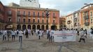 Concentracin de personal del Hospital de Cabuees frente al Ayuntamiento de Gijn