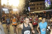 La Nocturna estradense arranc� la noche del viernes con despliegue de pirotecnia y confeti. 
