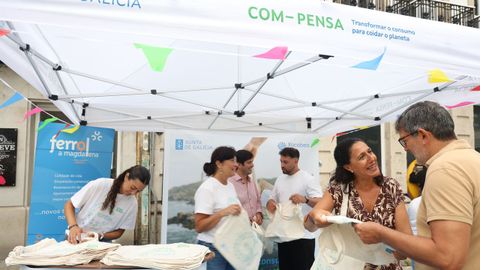 Ayer por la ma�ana, los compradores de comercio local pod�an conseguir una bolsa de tela.