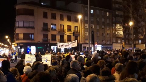 Asistentes, ayer, a la manifestacin convocada por el colectivo de jvenes La Rede