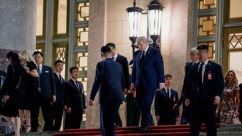 Trump, a la salida de la cena en el Templo del Pueblo.