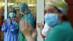 Aplauso a los sanitarios del Hospital de O Saln�s hace unas semanas