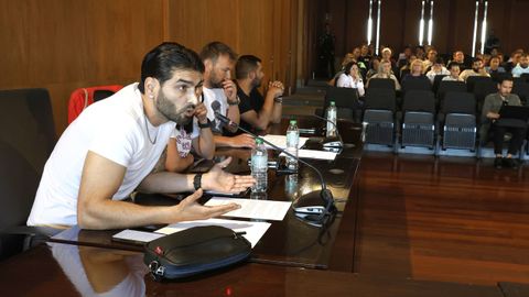 Matas Can, en primer termo, no pleno do xoves, antes de ser expulsado polo alcalde e ter que sentarse co pblico