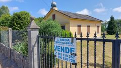 Casa con finca alrededor, en la parroquia de Goiriz, en venta.