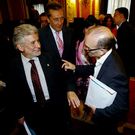 <span lang= es-es >A 38 enmiendas de distancia</span>. Descartado el apoyo del Bloque desde el primer momento, al PSOE solo le queda el PP como v�a para aprobar en pleno las cuentas. Los populares han plasmado sus ocho exigencias iniciales en un total de 38 enmiendas. Esa es la distancia, casi insalvable, que les separa para un eventual acuerdo. 