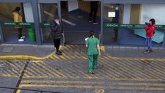 Entrada de urgencias del hospital Montecelo, en Pontevedra, centro en el que este martes hay 56 pacientes covid en planta y 11 graves en las unidades de cr�ticos