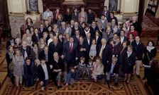 Los m�s de 70 familiares de Antonio R�os, ayer en el sal�n de plenos con el alcalde.