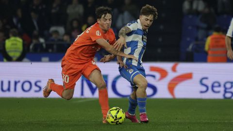 Eceizabarrena agarrando a Mario Soriano en el duelo de la primera vuelta celebrado en Riazor