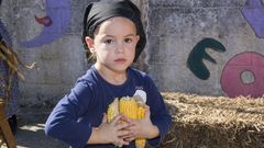 Divertida xornada de esfolla e vendima no CRA de Ponteceso. �Bota un ollo �s imaxes!