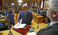 <span lang= es-es >El primer gobierno desde cero</span>. La imagen es del d�a 6 de febrero del 2012. Tras la dimisi�n de su padre, tom� posesi�n como presidente de la Diputaci�n, pero hered� el gobierno provincial dise�ado por su predecesor. Ahora da inicio al que podr� ser su primer mandato completo. 