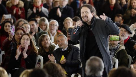 El secretario general de Podemos y candidato a la Presidencia del Gobierno, Pablo Iglesias, durante el acto que la formacin morada ha celebrado hoy en el polideportivo La Camocha de Gijn