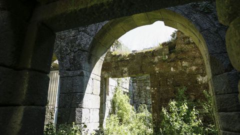 Interior del monasterio de Santa Comba de Naves