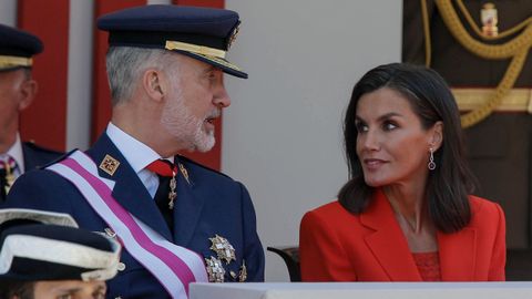 Los Reyes Felipe y Letizia, presiden el desfile del Da de las Fuerzas Armadas