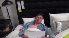 Dos j�venes belgas se cuelan en un Ikea