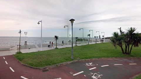 La playa de San Lorenzo de Gijn, en la zona del Rinconn, entre las escaleras 23 y 24