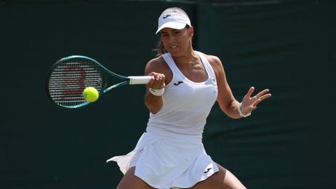 J�ssica Bouzas, durante su duelo en Wimbledon ante Jessica Pegula.