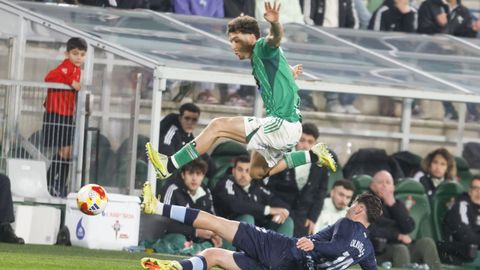 �lvaro Juan frente al Celta Fortuna. 