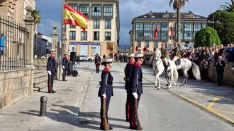 Expectaci&oacute;n ante las exhibiciones de la Guardia Real en A Mari&ntilde;a