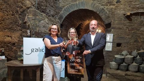 Rodrguez, Gonzlez y Merelles presentaron el festival en la cova de Aln de Val en As Pinguelas (A Ra de Valdeorras).