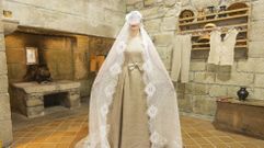 La propuesta de Carmen Riveiro fue merecedora del Antonio Fraguas en la modalidad de tradicional. Fotos tomadas en el castillo de Vimianzo