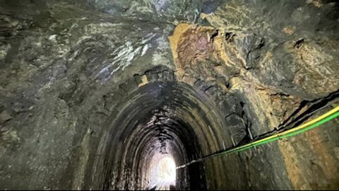 T�nel da�ado en la l�nea de tren a su paso por el tramo entre Trubia y Caces (Oviedo)
