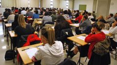 Los convocados, unos minutos antes de empezar el examen en la Facultad de Inform�tica de A Coru�a