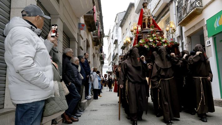 Una procesi�n de la Semana Santa de Viveiro.