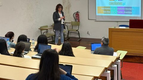 Beatriz Mart�nez explic� el programa de conciliaci�n en la USC