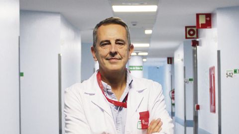 El Doctor Alberto Toscano dirige la consulta de Cirugía de la Obesidad del hospital Ribera Povisa.