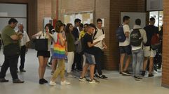 Alumnos entran en el primer examen de selectividad en Pontevedra
