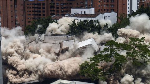Unas 1.600 personas se concentraron para ser testigos de la demolici�n del fort�n de Escobar durante un acto encabezado por el presidente colombiano Iv�n Duque