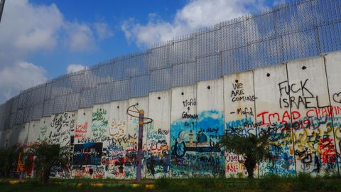 Muro levantado en la Lnea Azul