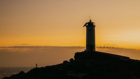 Juan Benet, uno de los más grandes escritores del siglo XX, estuvo muy unido a Galicia, y particularmente a la Costa da Morte, en la que, al tiempo que escribía, ejerció su profesión de ingeniero.