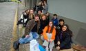 Nereida, Noelia, Loreto, Anta, Luca, pelayo, Xoel, Anta, Lucas, Mara, Ainhoa, Miguel y Sabela se conocen de verse haciendo cola en todos los conciertos de sus dolos. Para asegurar la primera fila en el de Beln Aguilera, el ms madrugador lleg a las nueve de la maana.