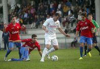 Rub�n M�rquez (de blanco) en el �ltimo partido que gan� el Boiro, que fue ante el Berganti�os. 