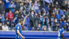 Borja Bast�n celebra el 1-0 frente al Huesca en el Carlos Tartiere