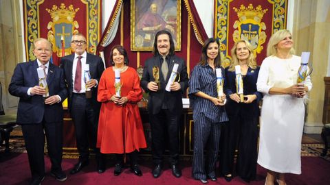 De izquierda a derecha los premiados Jos Luis Corripio, Enrique Cueto, Marisol Schulz, Luis Cobos, Maribel Verd, Theresa Zendall y Mara Neira