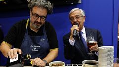 Rafael Ans�n, a la derecha, durante una feria gastron�mica