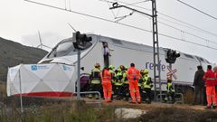 Dos fallecidos en la colisin entre un turismo y un tren en un paso a nivel en Husillos