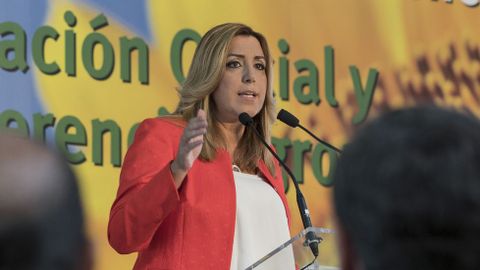 Susana D�az, durante su intervenci�n ayer en la inauguraci�n en Sevilla de un centro de investigaci�n del cultivo del girasol. 