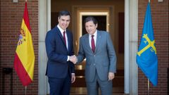 El presidente del gobierno Pedro Snchez, durante una reunin en el Palacio de La Moncloa con el Presidente del principado Asturias, Javier Fernndez