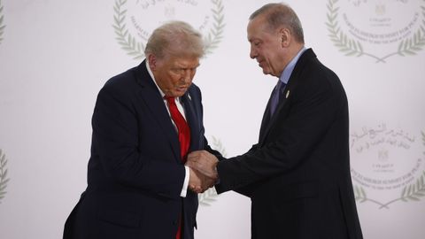 Donald Trump y Recep Tayyip Erdogan, ayer en Egipto. El estadounidensecree que el turco podra ayudarle a poner fin a la invasin rusa de Ucrania