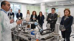 Visita de Elena Rivo y Romn Rodrguez, a la derecha de la imagen, al Centro Galego de Innovacin da FP de Ourense