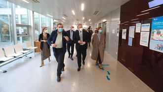 El conselleiro de Sanidade, Antonio Gmez Caamao, este mircoles, durante la visita al centro de salud de A Parda, en Pontevedra